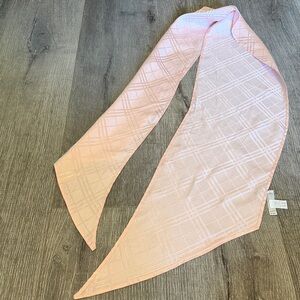 Preloved Burberry scarf / bandeau in light pink 100% silk